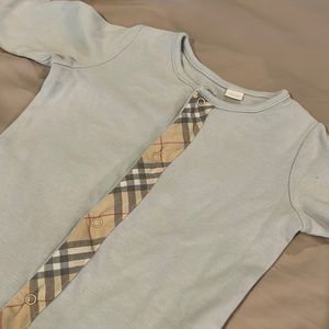 Burberry baby boy children 9 month full snap onesie bodysuit 1 pc